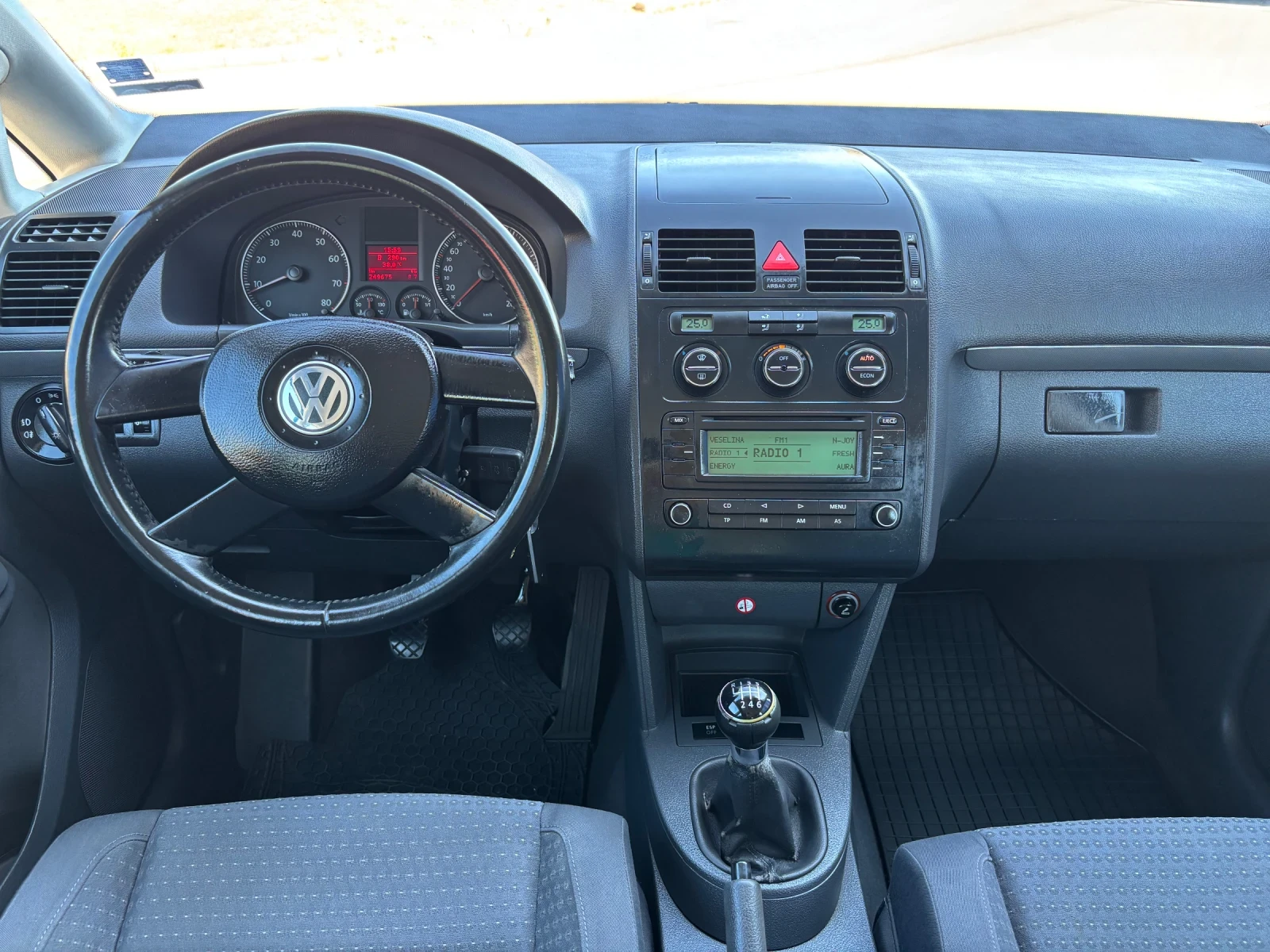 VW Touran 1.6i Климатроник Регистриран Възможен бартер   - изображение 9