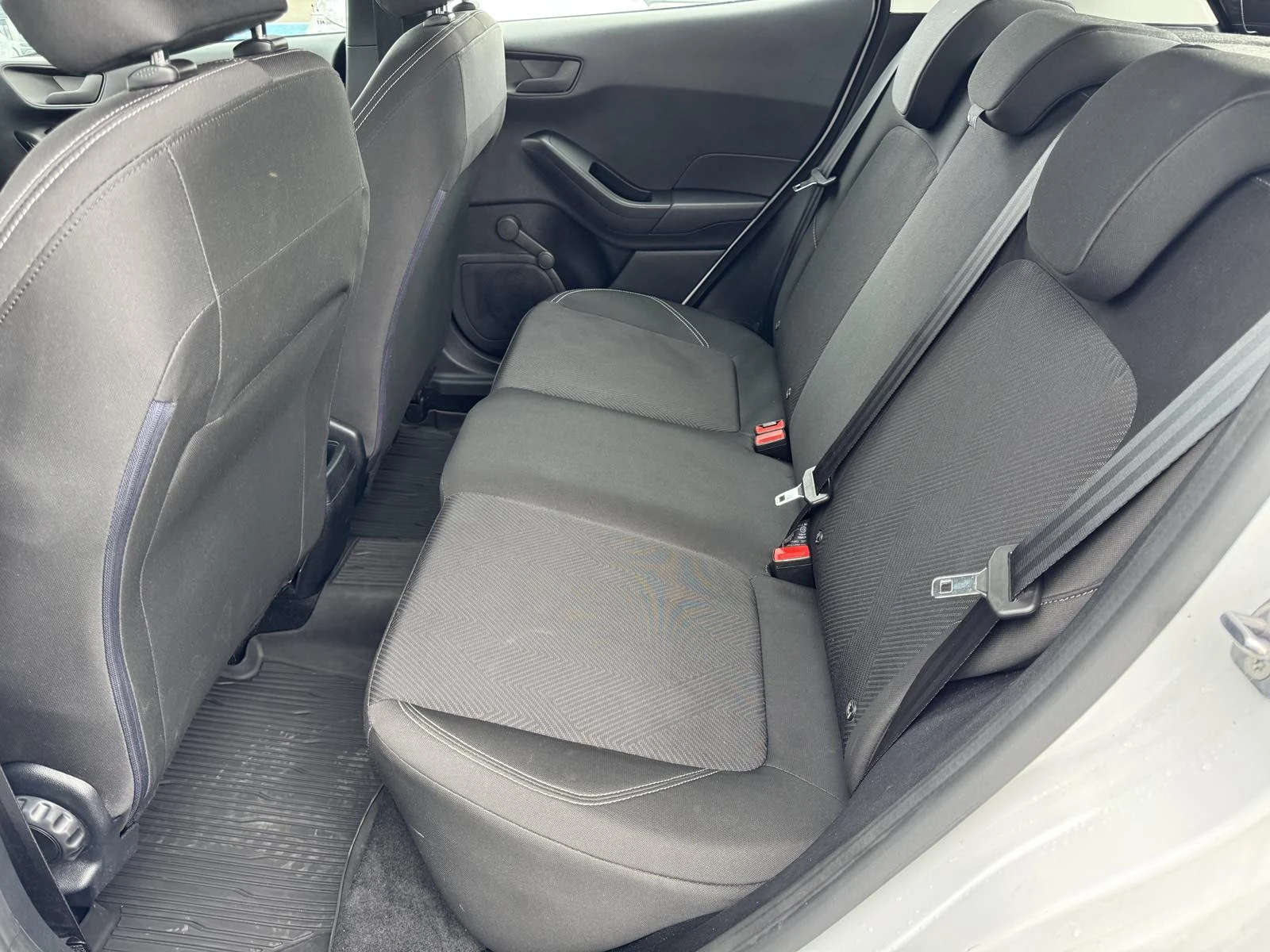 Ford Fiesta 1.0I, снимка 12 - Автомобили и джипове - 54079861