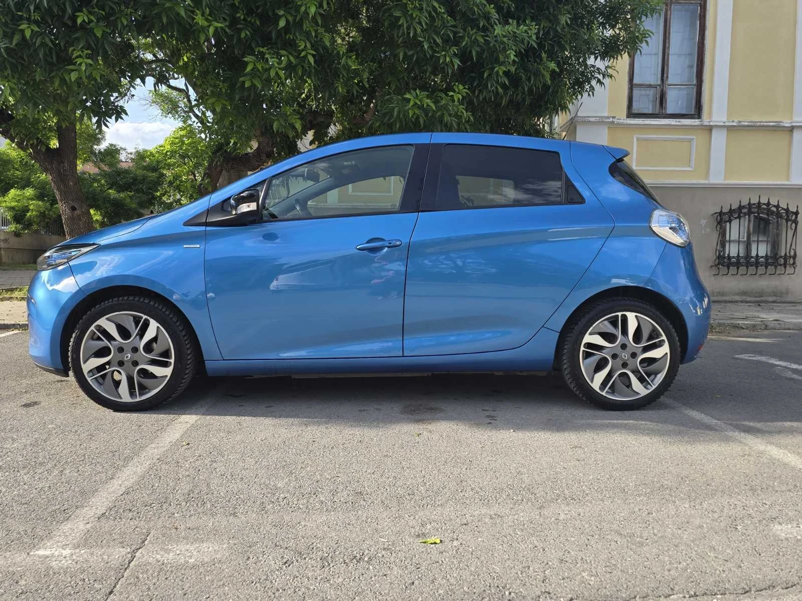 Renault Zoe, снимка 2 - Автомобили и джипове - 54674046