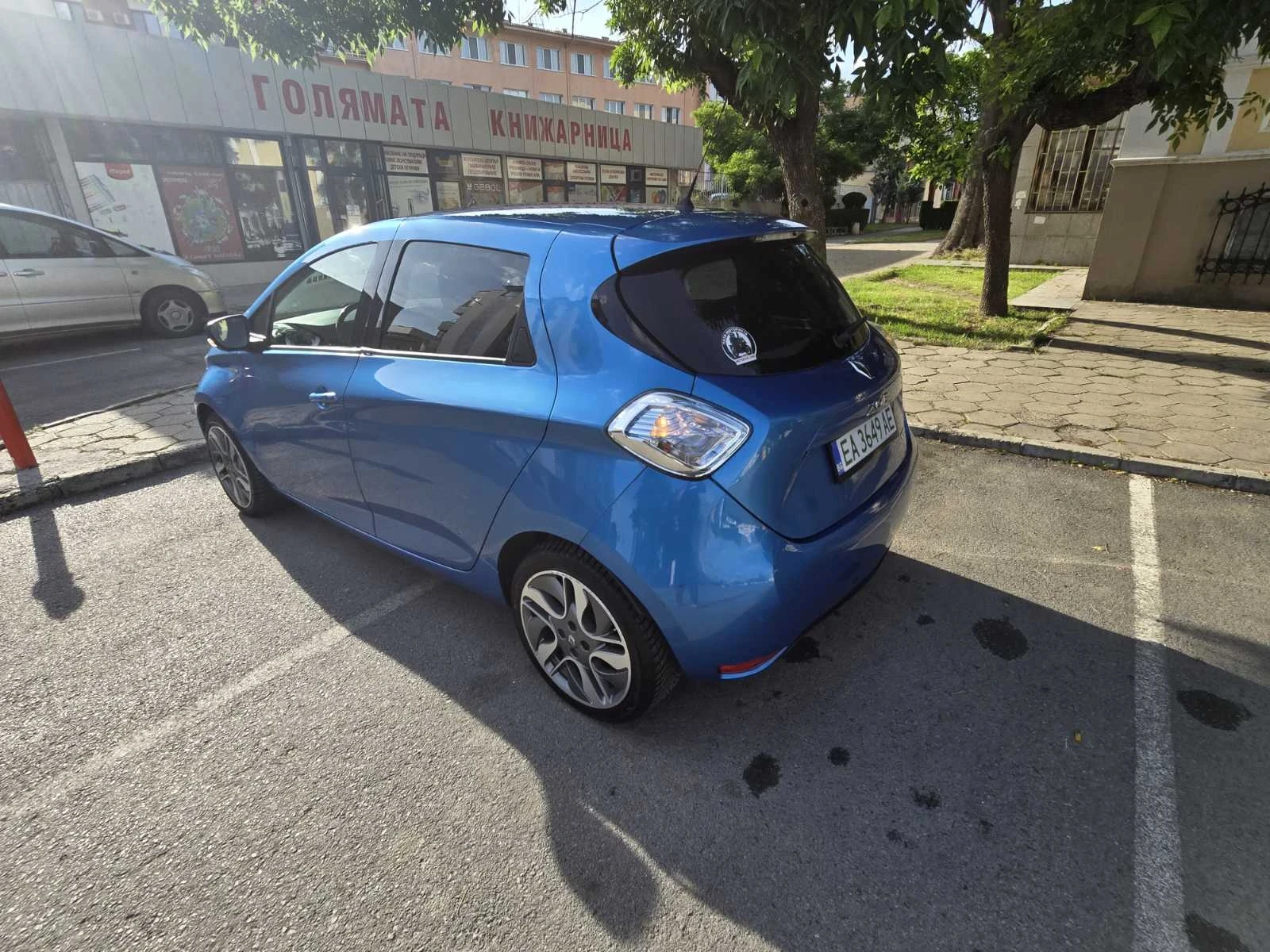 Renault Zoe, снимка 9 - Автомобили и джипове - 54674046