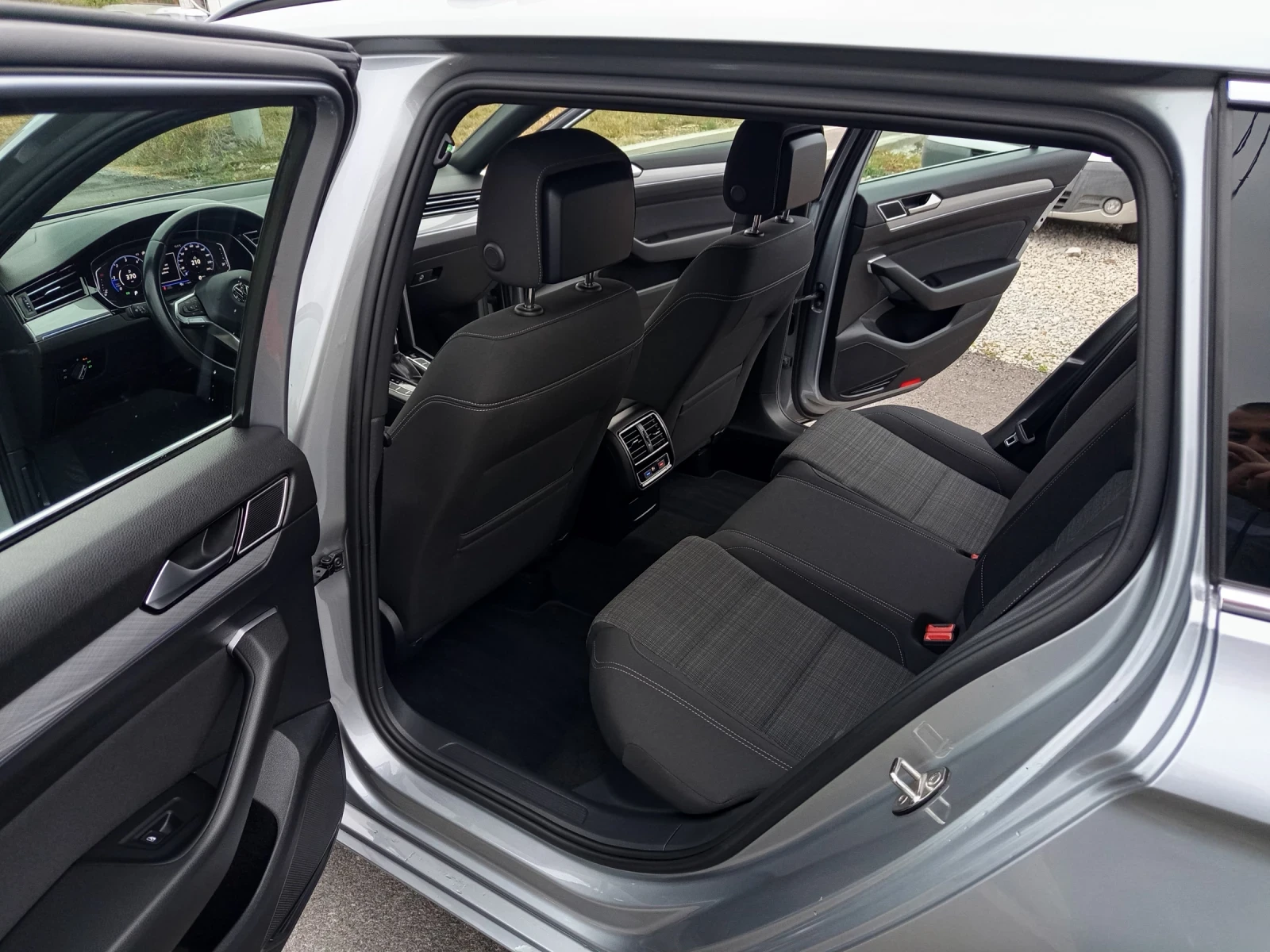 VW Passat 2.0TDI 150кс Дигитално табло!, снимка 13 - Автомобили и джипове - 56465607