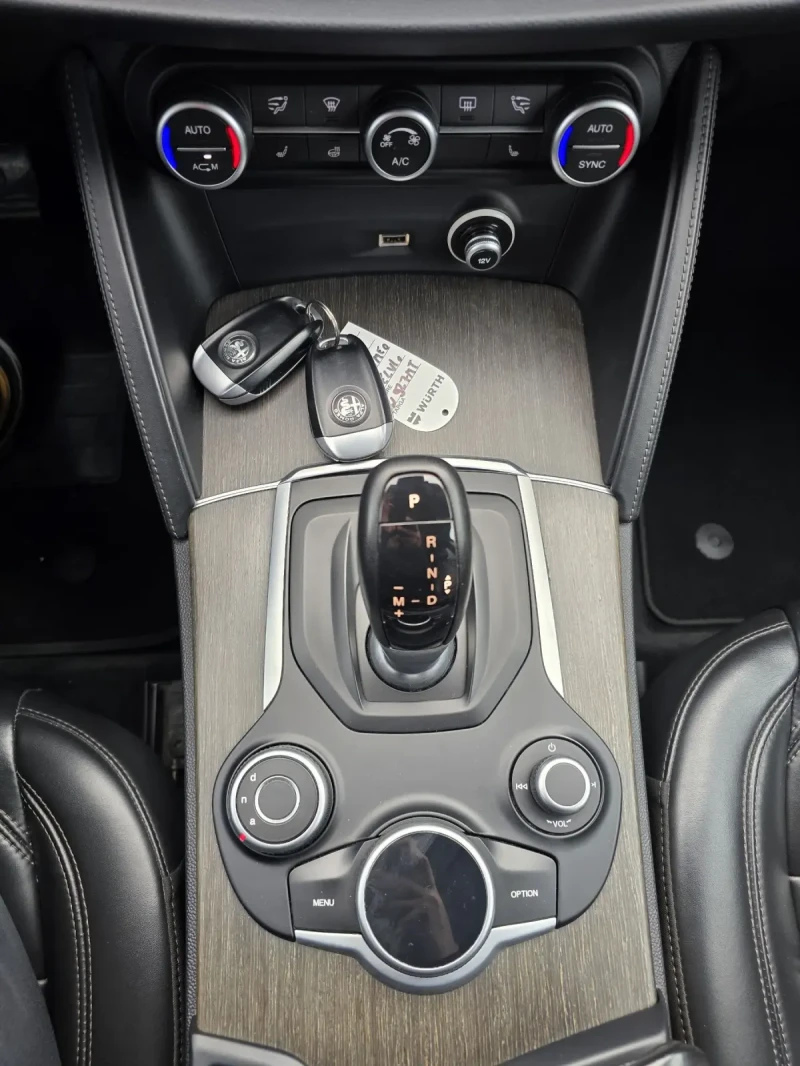 Alfa Romeo Stelvio SUPER Q4/FULL/CAMERA, снимка 14 - Автомобили и джипове - 51994658