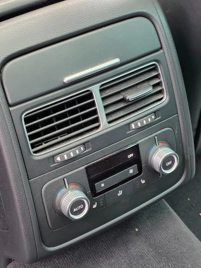 VW Touareg FACE| 3.0TDI 262 к.с.| 4х4| ВЪЗДУХ| 360| ТЕГЛИЧ| П, снимка 13 - Автомобили и джипове - 52801356