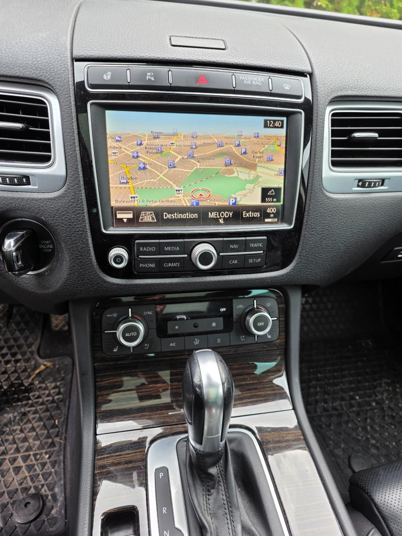 VW Touareg FACE| 3.0TDI 262 к.с.| 4х4| ВЪЗДУХ| 360| ТЕГЛИЧ| П, снимка 10 - Автомобили и джипове - 52801356