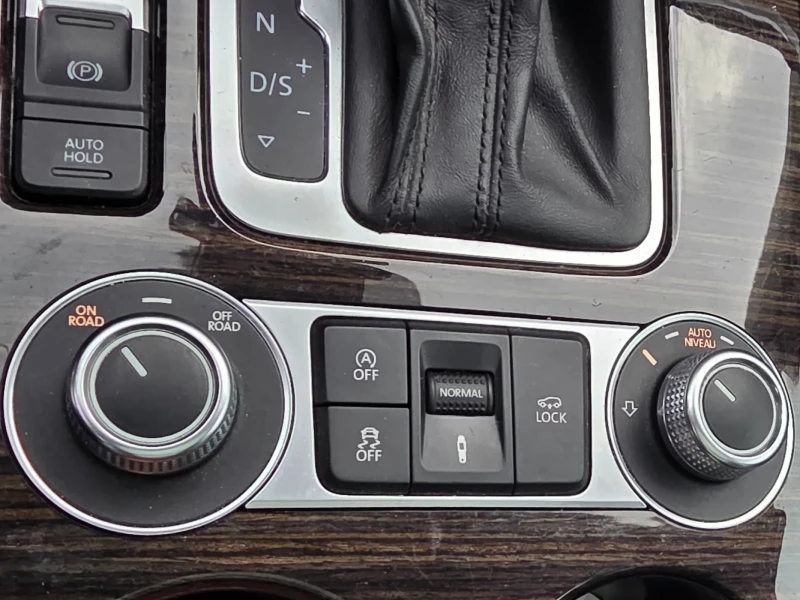 VW Touareg FACE| 3.0TDI 262 к.с.| 4х4| ВЪЗДУХ| 360| ТЕГЛИЧ| П, снимка 11 - Автомобили и джипове - 52801356