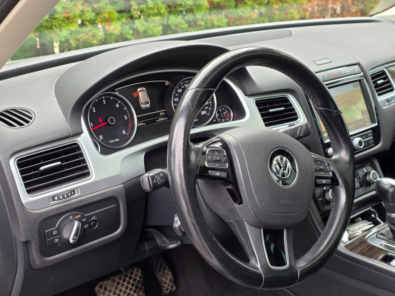 VW Touareg FACE| 3.0TDI 262 к.с.| 4х4| ВЪЗДУХ| 360| ТЕГЛИЧ| П, снимка 7 - Автомобили и джипове - 52801356