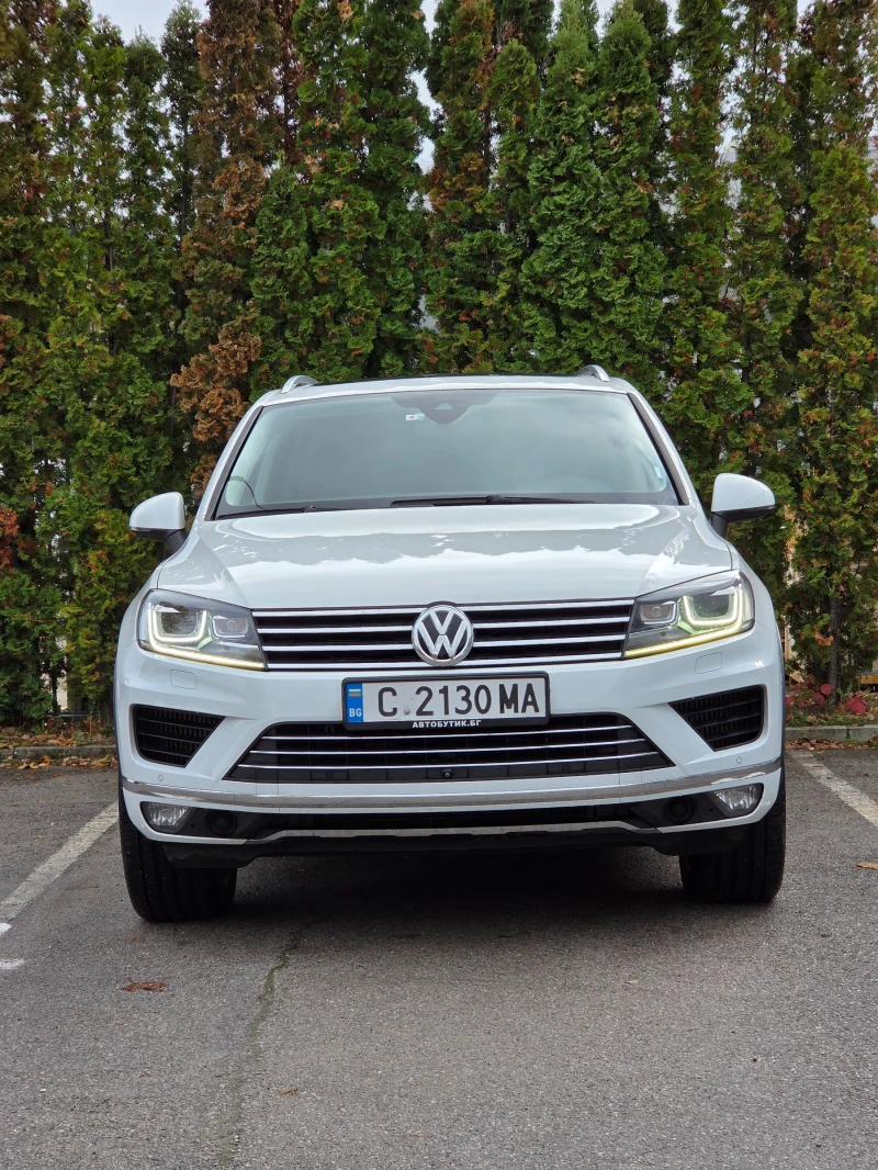 VW Touareg FACE| 3.0TDI 262 к.с.| 4х4| ВЪЗДУХ| 360| ТЕГЛИЧ| П, снимка 2 - Автомобили и джипове - 52801356