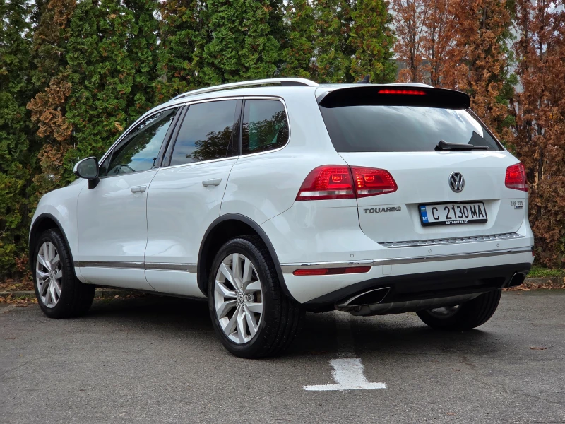 VW Touareg FACE| 3.0TDI 262 к.с.| 4х4| ВЪЗДУХ| 360| ТЕГЛИЧ| П, снимка 4 - Автомобили и джипове - 52801356