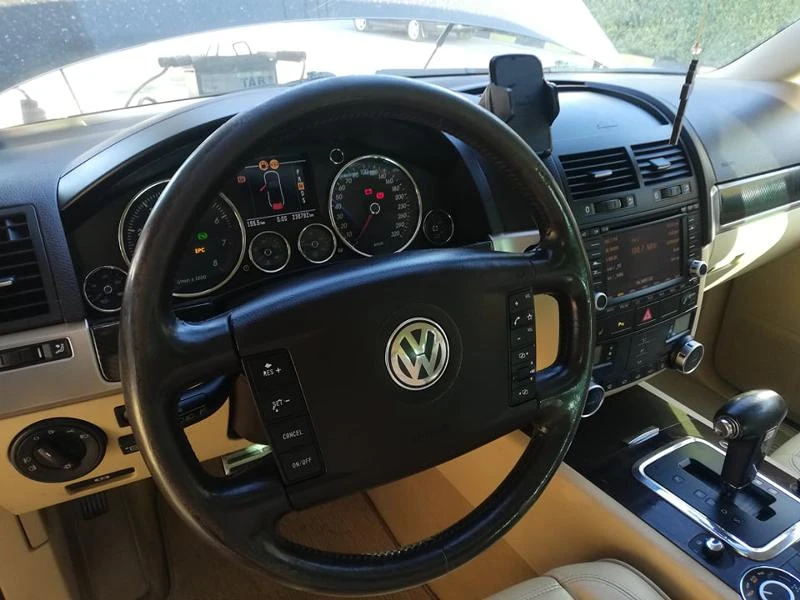 VW Touareg 4.2, снимка 11 - Автомобили и джипове - 30146363