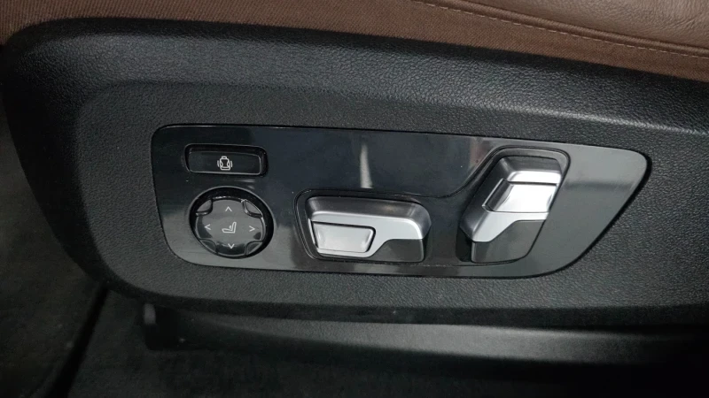 BMW X6 M Sport* Laser* Night Vision* Pano* Keyless* 360, снимка 9 - Автомобили и джипове - 55342264