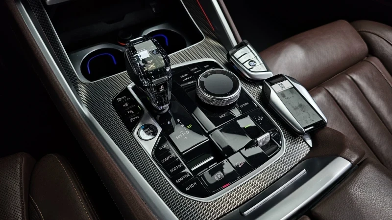 BMW X6 M Sport* Laser* Night Vision* Pano* Keyless* 360, снимка 14 - Автомобили и джипове - 55342264
