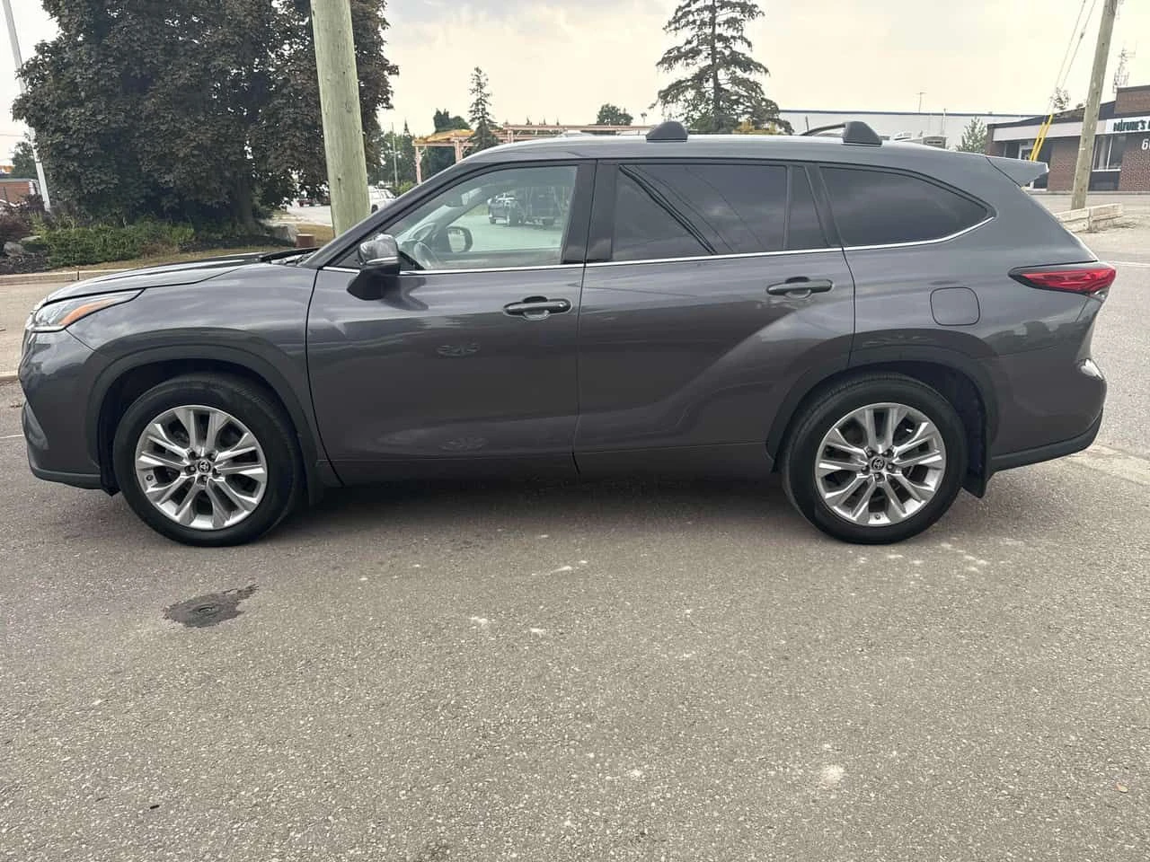 Toyota Highlander * Limited * ОБДУХВАНЕ* ПАНОРАМА* ДВА КЛЮЧА* , снимка 2 - Автомобили и джипове - 53738802