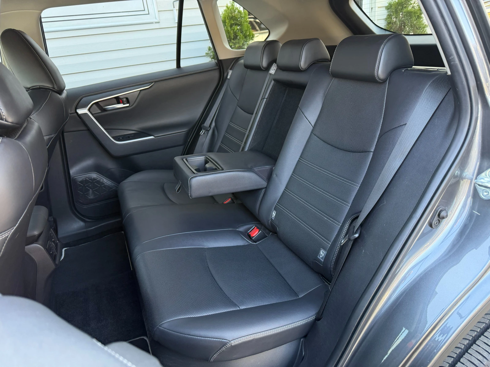 Toyota Rav4 2.5* 4x4* ГЕРМАНИЯ* СЕРВИЗНА КНИЖКА С ПЪЛНА ИСТОРИ, снимка 9 - Автомобили и джипове - 54226184