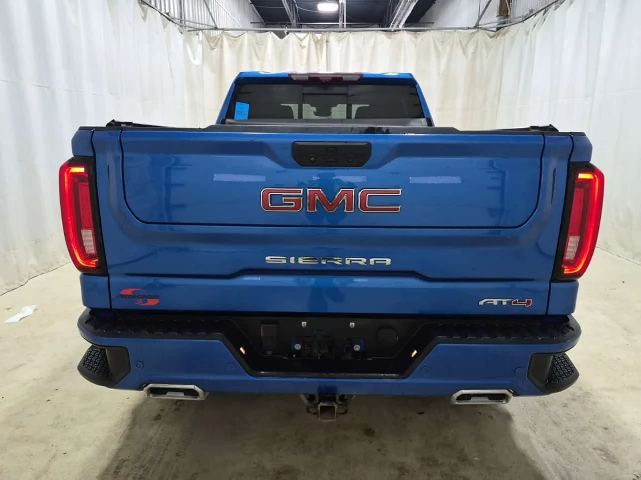 Gmc Sierra  AT4 CREW CAB STD BED | ЦЕНА ДО БЪЛГАРИЯ , снимка 16 - Автомобили и джипове - 55242754