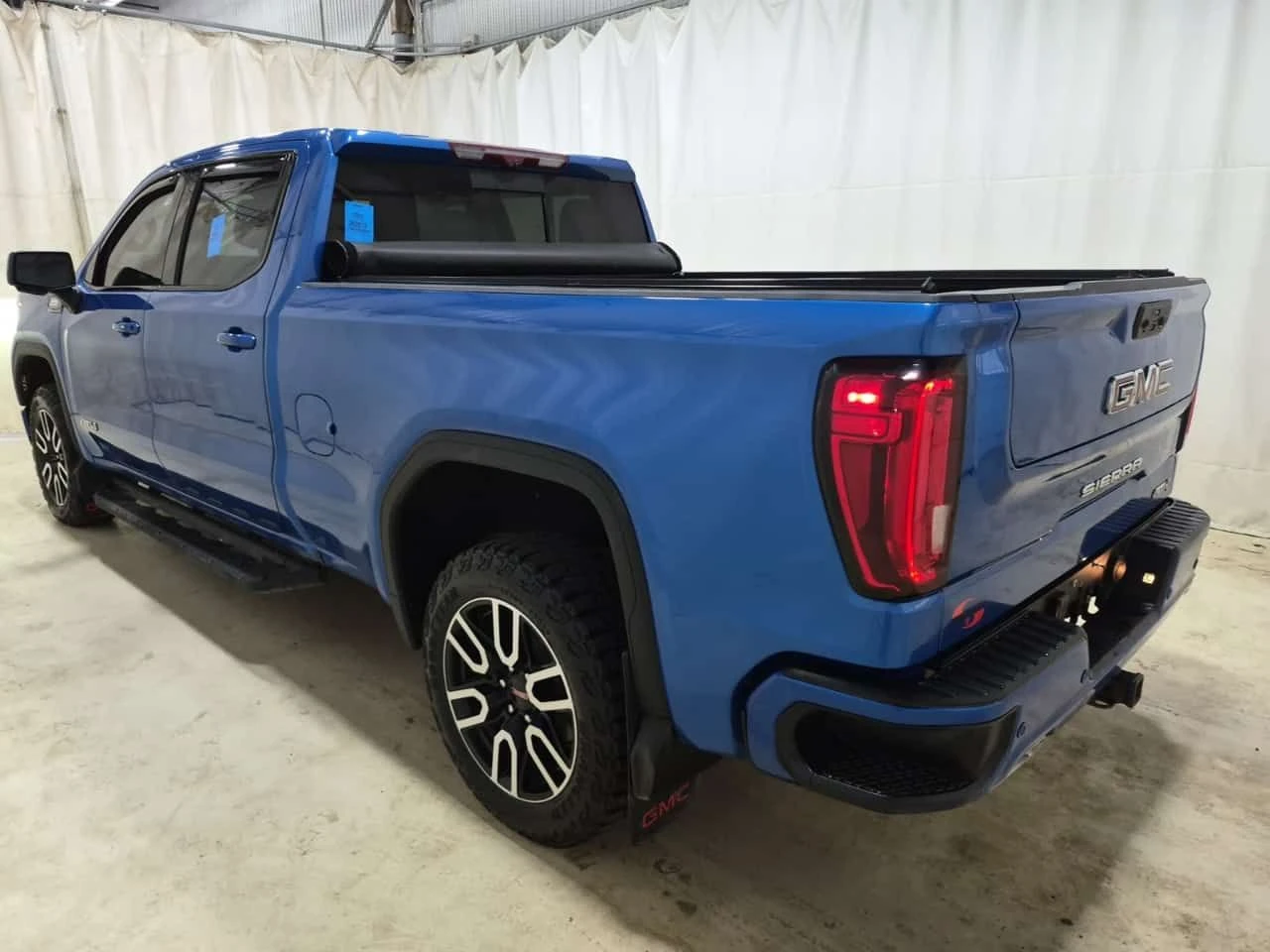 Gmc Sierra  AT4 CREW CAB STD BED | ЦЕНА ДО БЪЛГАРИЯ , снимка 4 - Автомобили и джипове - 55242754