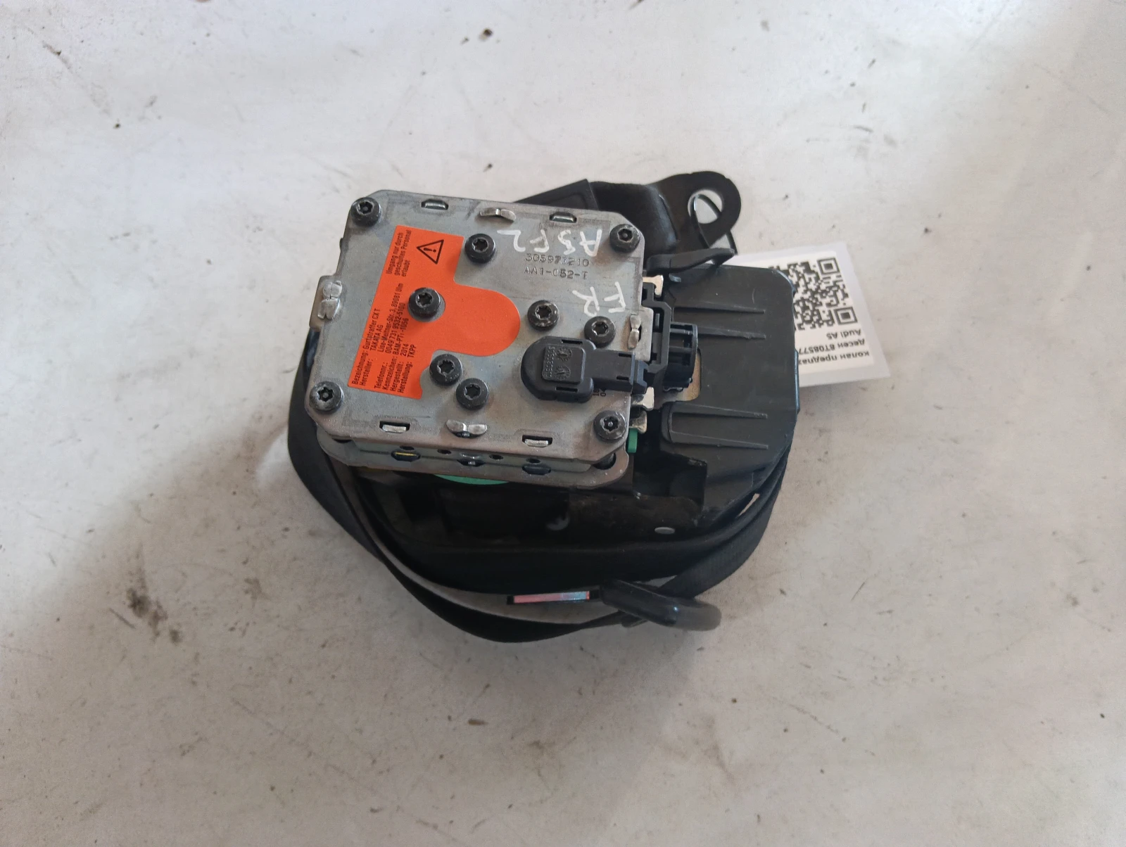 колан предпазен преден десен 8T0857705B 2 ВРАТИ Audi A5
