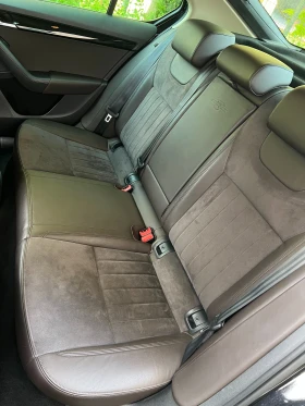 Skoda Octavia 2.0-TDI Laurin&Klement / История/Дистроник/Памет, снимка 12