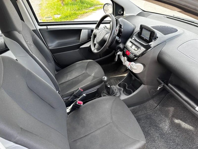 Toyota Aygo NAVI, снимка 12 - Автомобили и джипове - 40280328