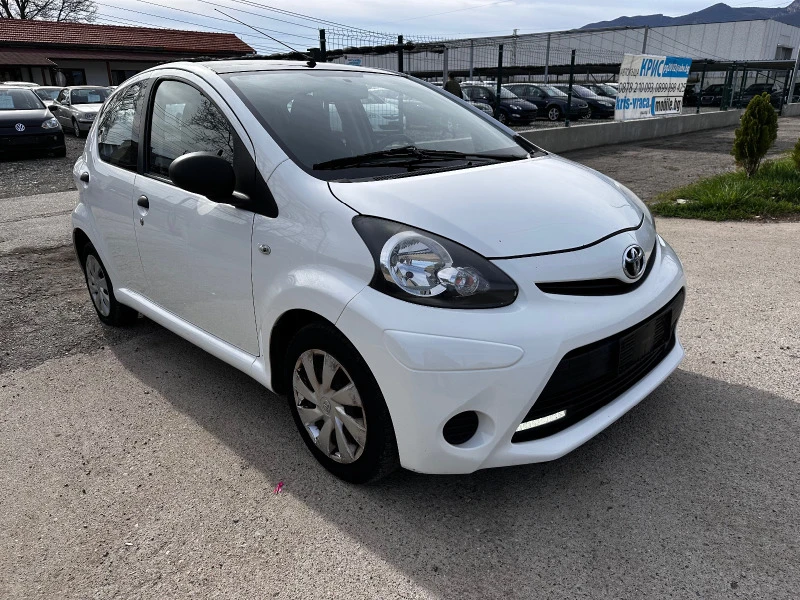 Toyota Aygo NAVI, снимка 1 - Автомобили и джипове - 40280328