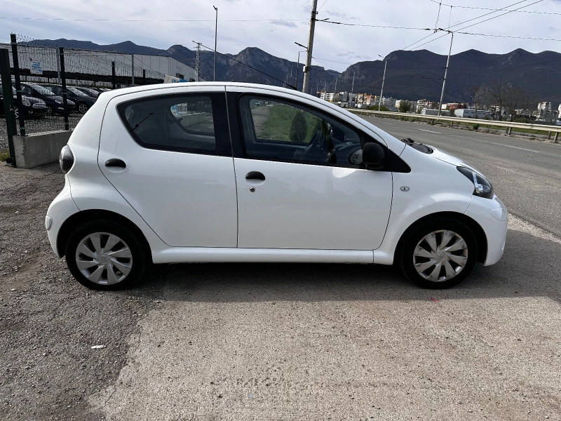 Toyota Aygo NAVI, снимка 8 - Автомобили и джипове - 40280328