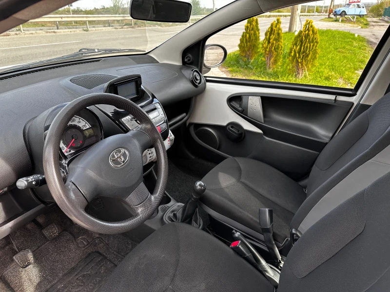 Toyota Aygo NAVI, снимка 9 - Автомобили и джипове - 40280328