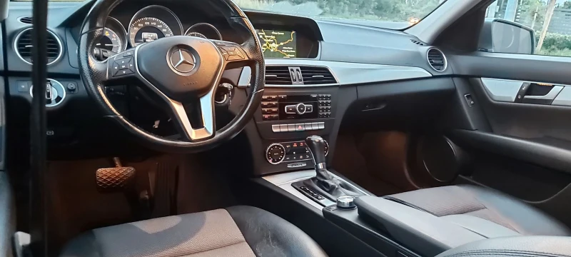 Mercedes-Benz C 250 CDI //4 Matic/// AMG ///, снимка 8 - Автомобили и джипове - 47973239