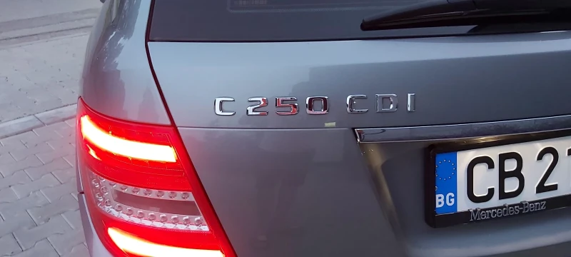 Mercedes-Benz C 250 CDI //4 Matic/// AMG ///, снимка 13 - Автомобили и джипове - 47973239