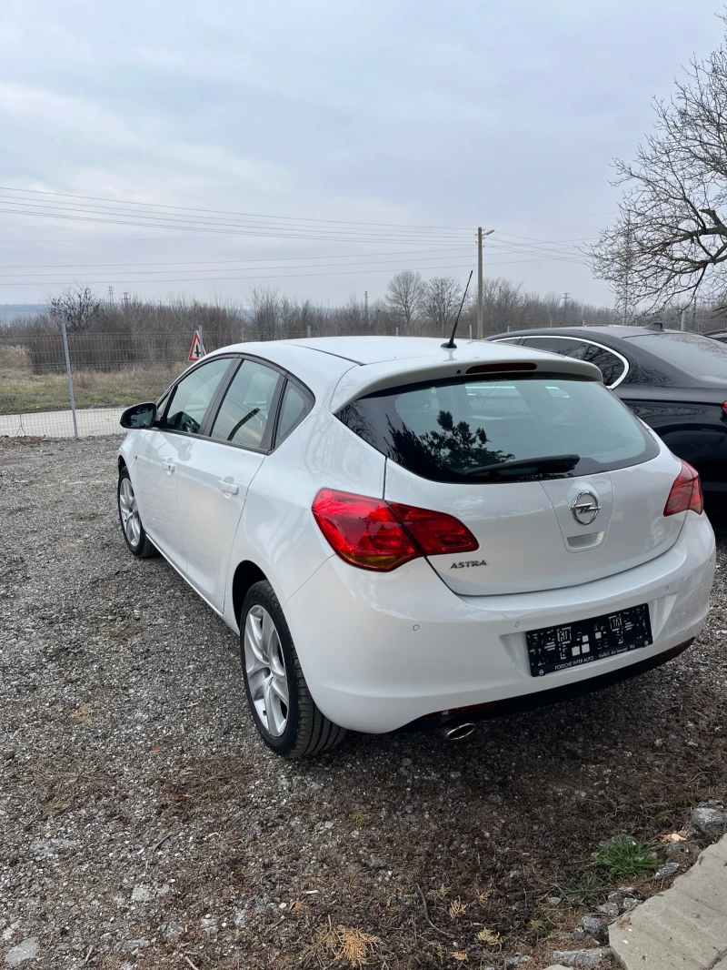 Opel Astra 1, 4 турбо 140 кс, снимка 3 - Автомобили и джипове - 48797363