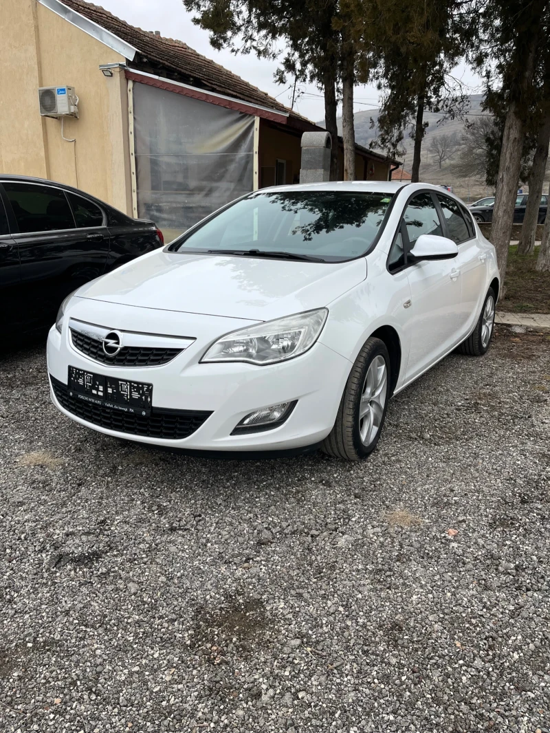 Opel Astra 1, 4 турбо 140 кс, снимка 1 - Автомобили и джипове - 48797363