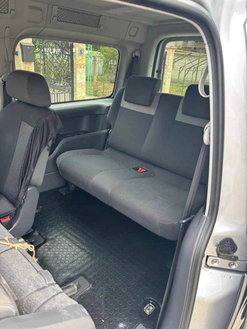 VW Caddy MAXI база 7-местен 1.6 TDI, снимка 12 - Автомобили и джипове - 52795423