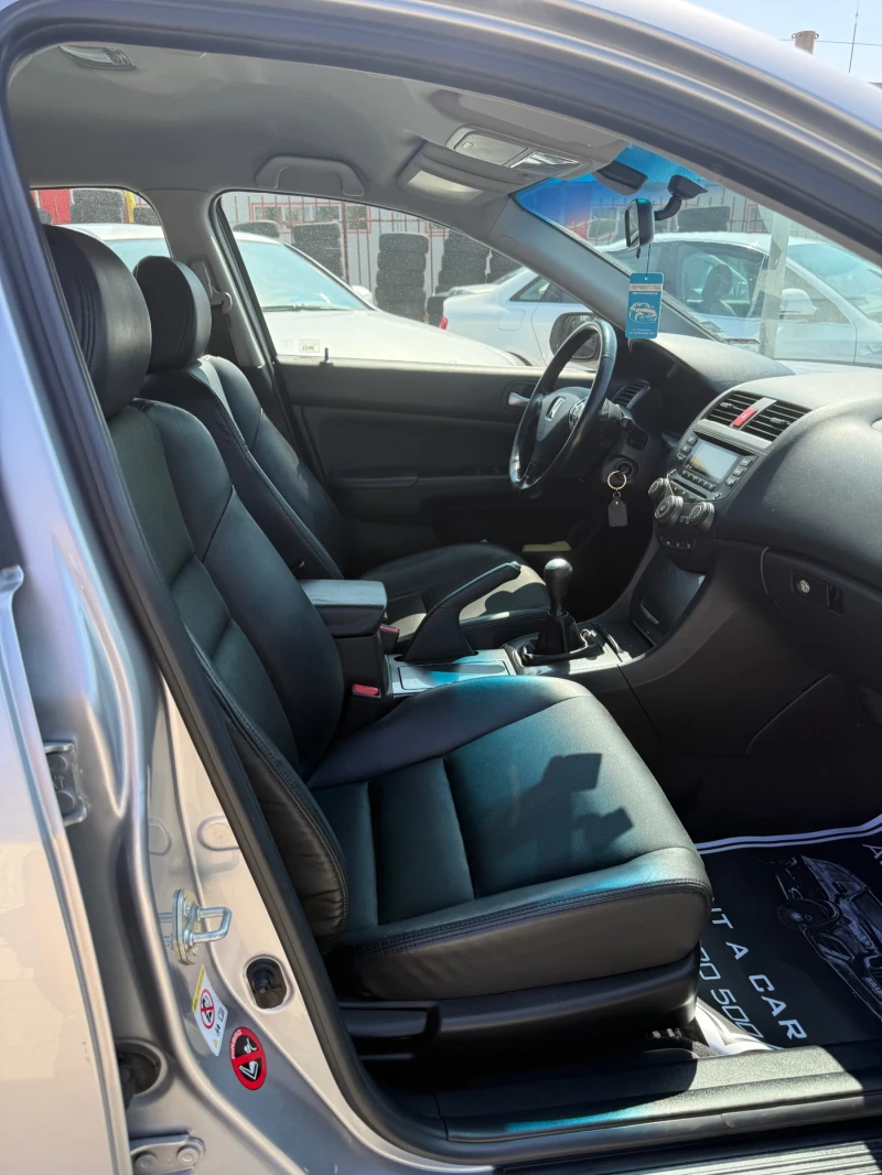 Honda Accord 2.4* Като нова* Всичко платено* Обслужена* Топ* , снимка 6 - Автомобили и джипове - 51009445