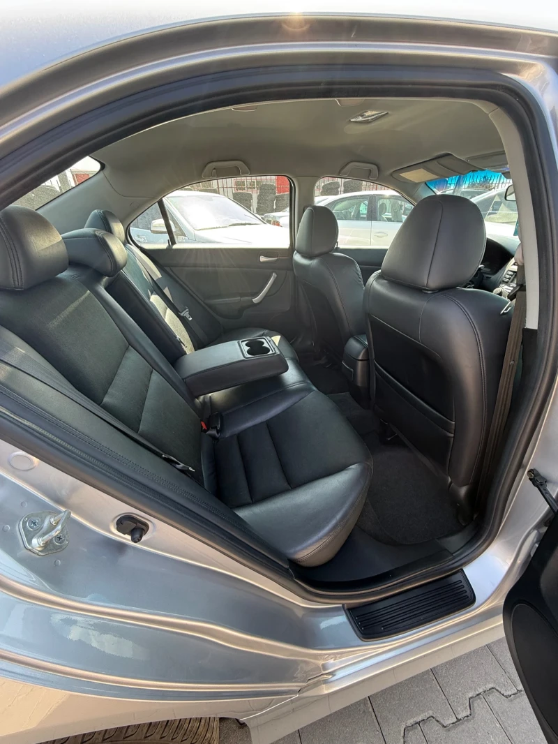 Honda Accord 2.4* Като нова* Всичко платено* Обслужена* Топ* , снимка 7 - Автомобили и джипове - 51009445