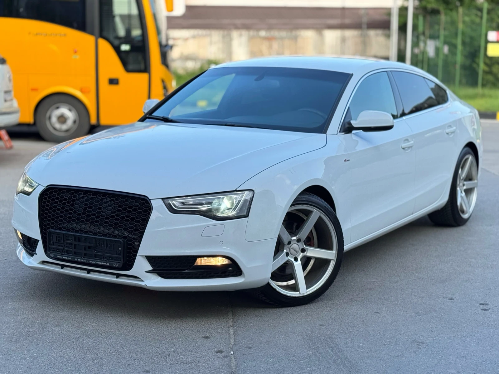 Audi A5 2.0TDI S line* Дистроник* Камера* Навигация - изображение 2
