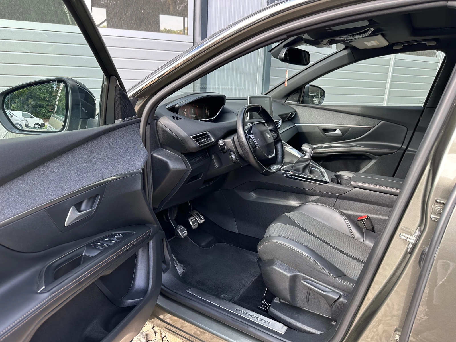 Peugeot 5008 2.0HDI GT-line FULL LED ПАНОРАМА 7 места ТОП - изображение 9