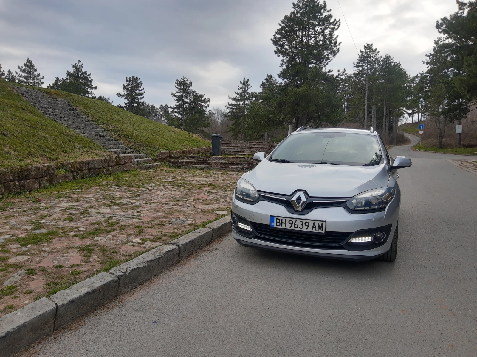 Renault Megane Grandtour Energy TCe, снимка 2 - Автомобили и джипове - 53932547