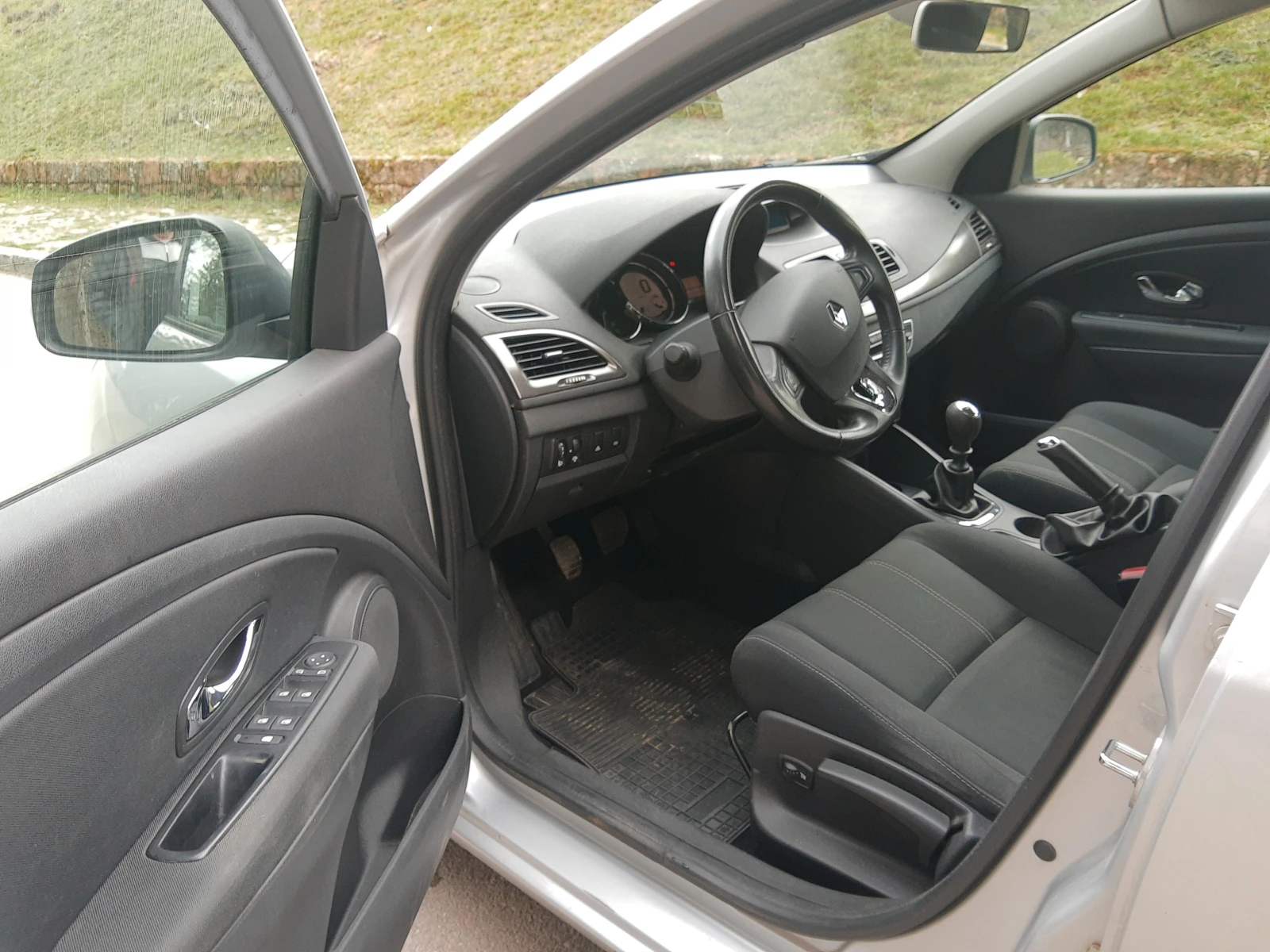 Renault Megane Grandtour Energy TCe, снимка 9 - Автомобили и джипове - 53932547