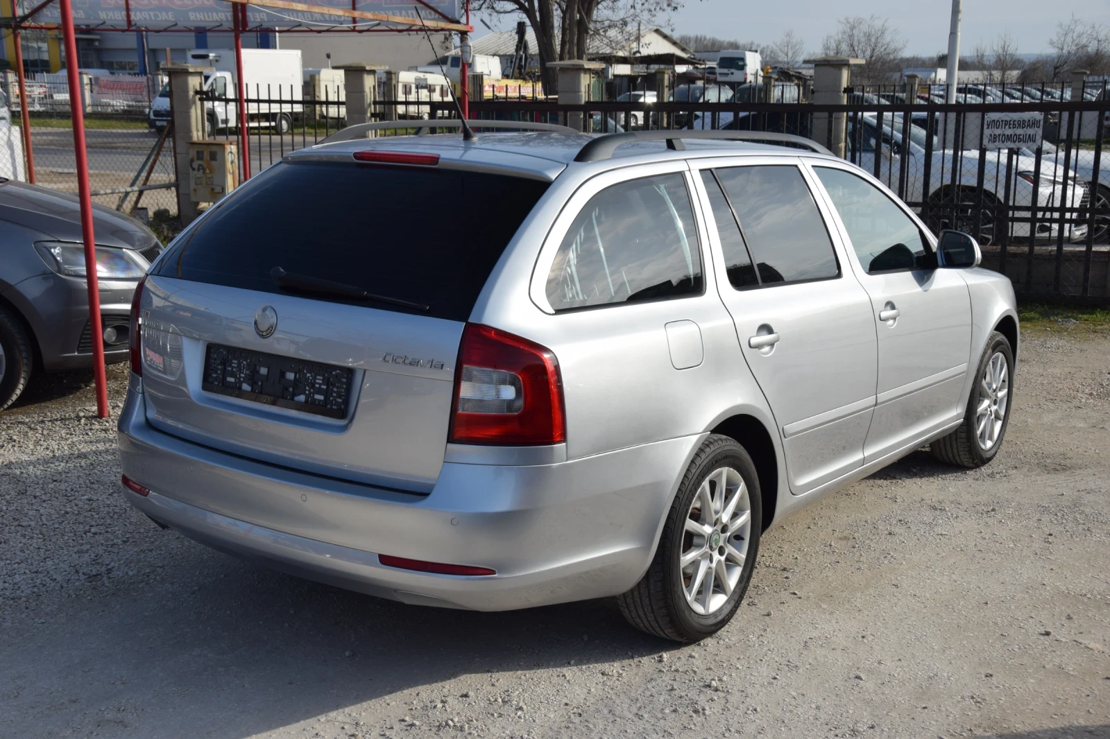 Skoda Octavia 1.6 TDI , снимка 7 - Автомобили и джипове - 54056597