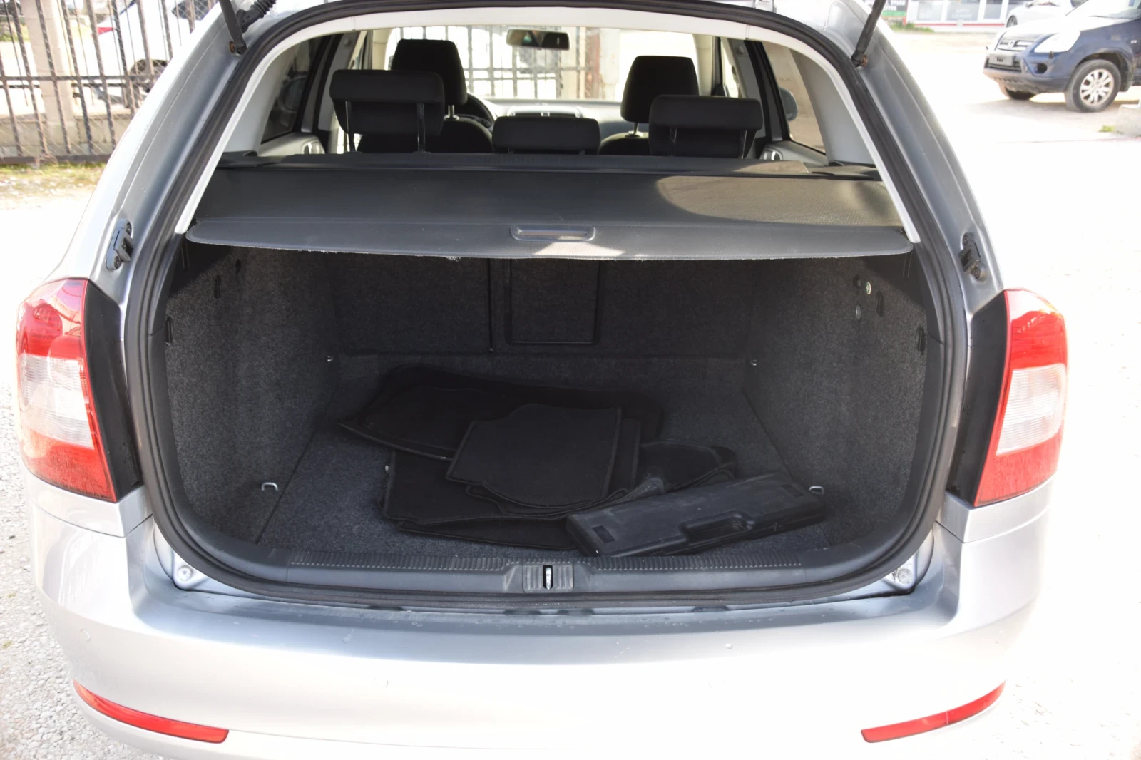 Skoda Octavia 1.6 TDI , снимка 11 - Автомобили и джипове - 54056597