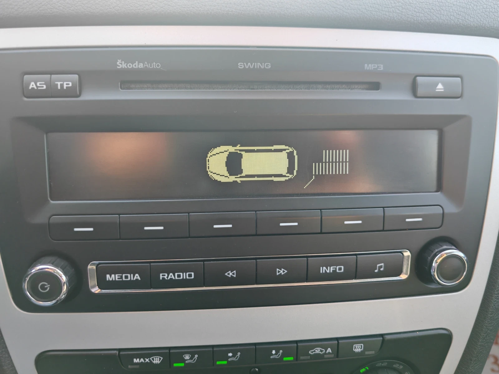 Skoda Octavia 1.6 TDI , снимка 16 - Автомобили и джипове - 54056597