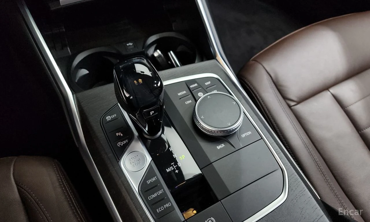 BMW 330 * LUXURY* КОЖА* ПОДГРЕВ* ШИБИДАХ* HEAD-UP* , снимка 8 - Автомобили и джипове - 54301881