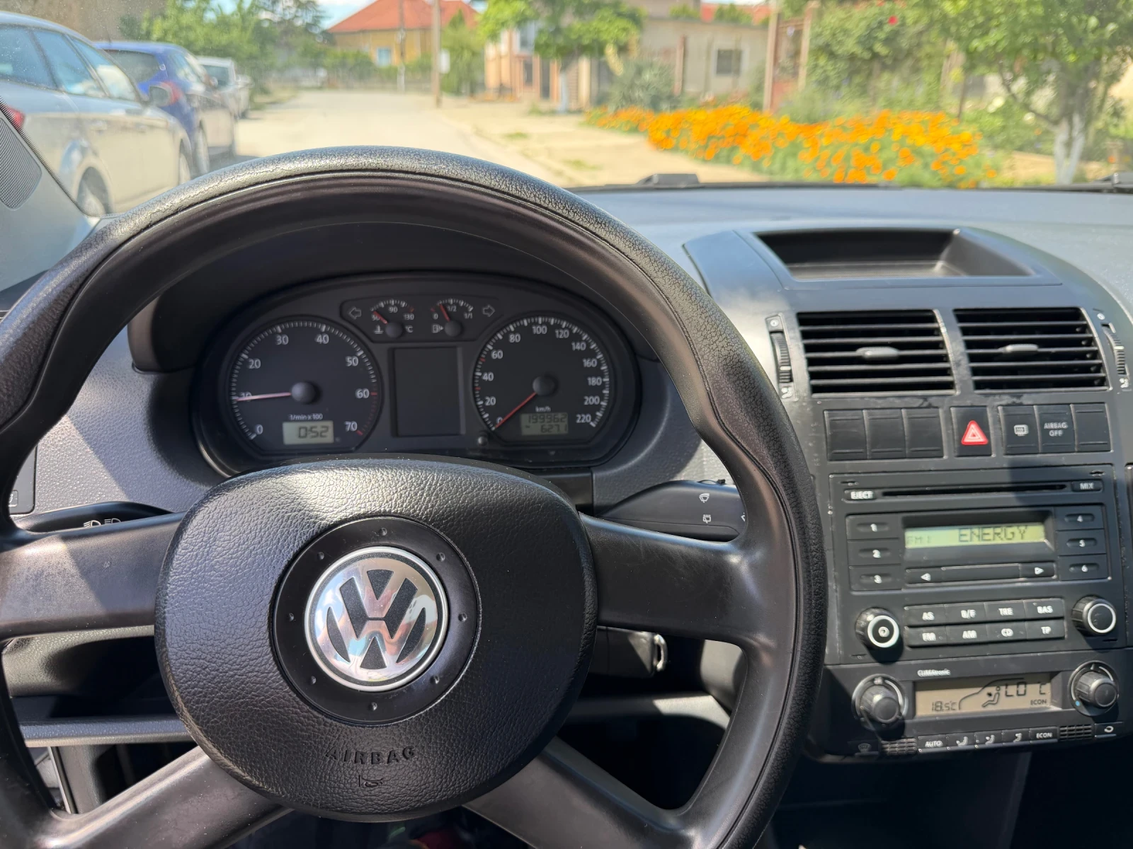 VW Polo 1.4i, снимка 7 - Автомобили и джипове - 54553876