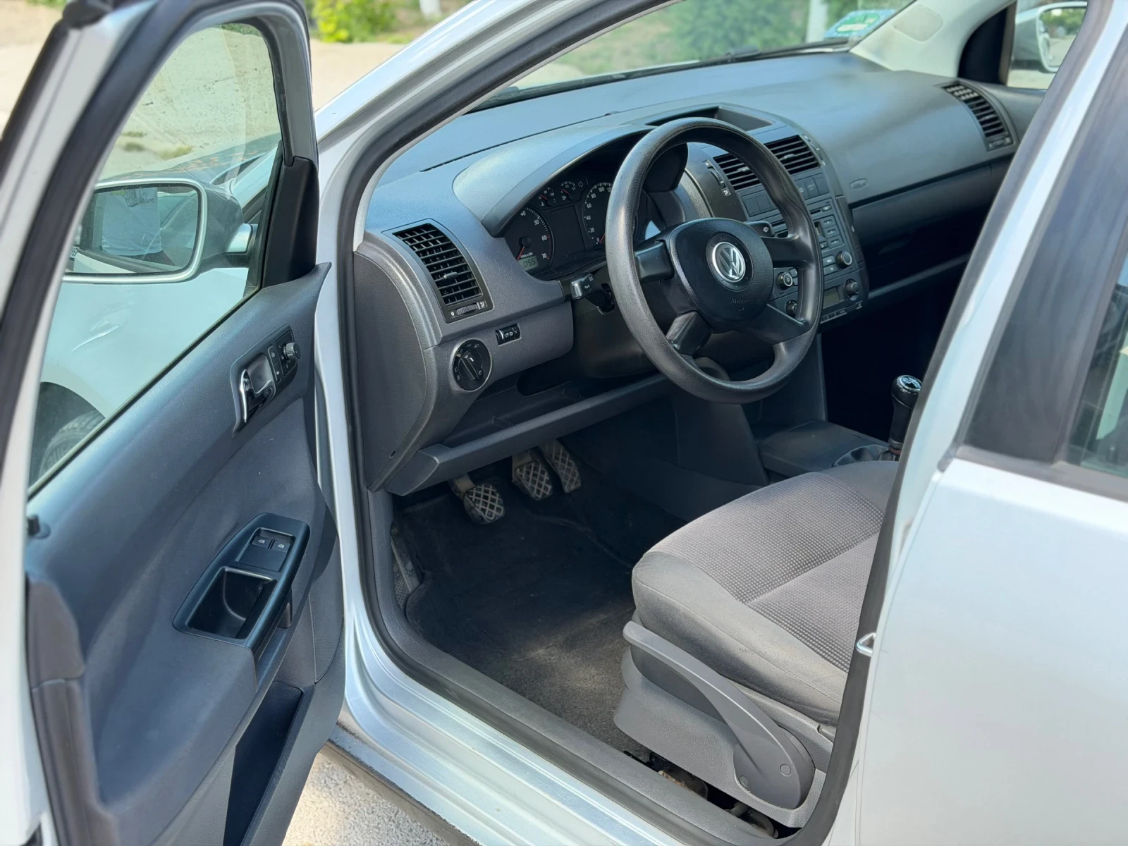 VW Polo 1.4i, снимка 6 - Автомобили и джипове - 54553876