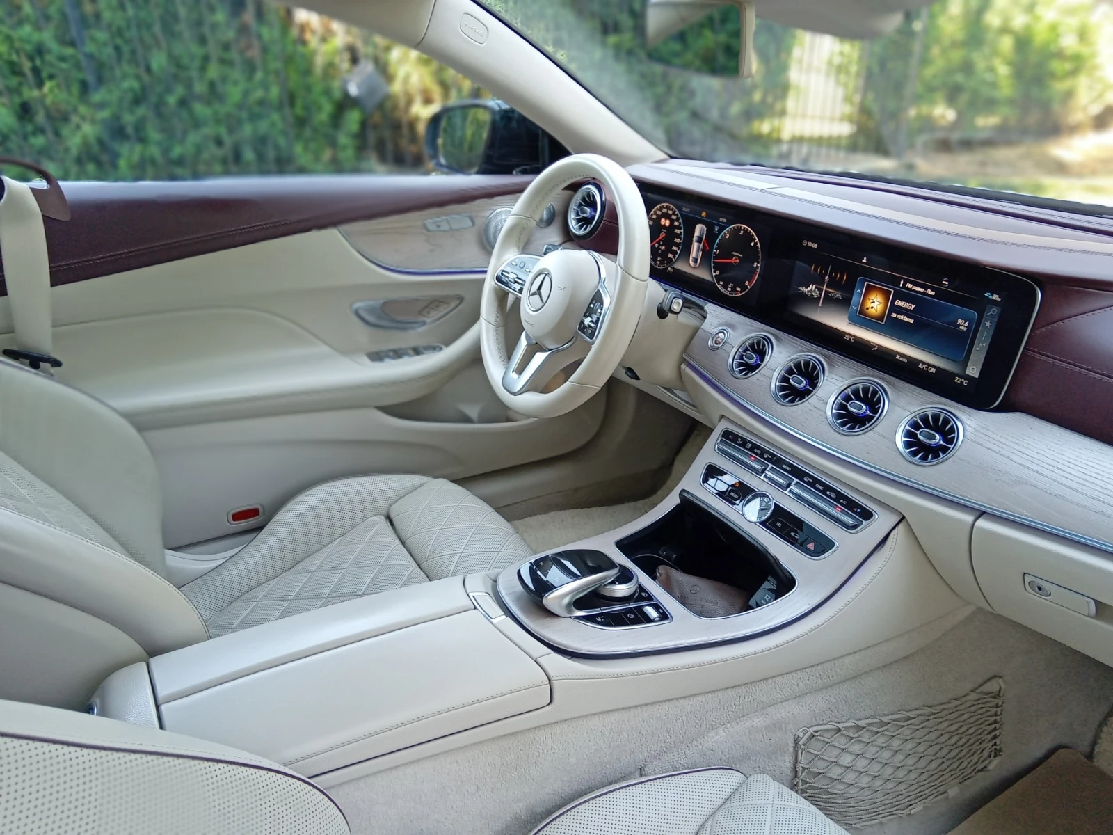 Mercedes-Benz E 400 AMG/4 MATIC/designo/ COUPE, снимка 10 - Автомобили и джипове - 54703964