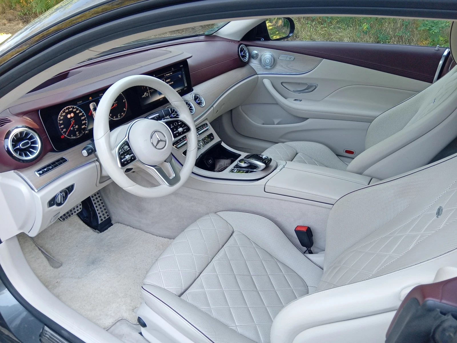 Mercedes-Benz E 400 AMG/4 MATIC/designo/ COUPE, снимка 9 - Автомобили и джипове - 54703964