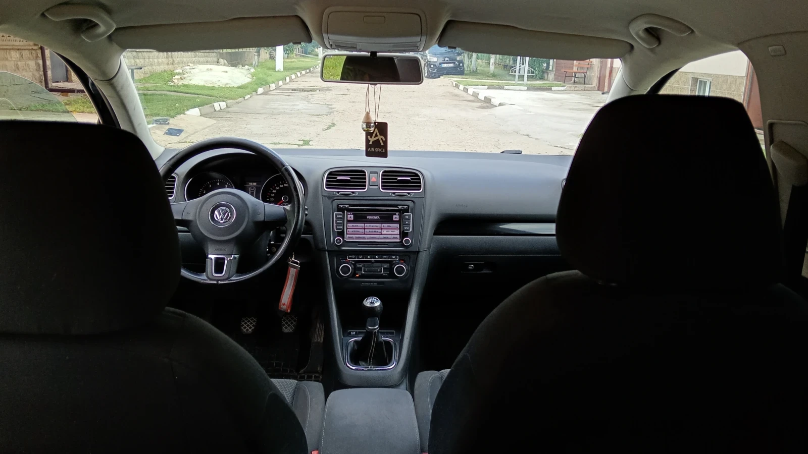 VW Golf 6 Бензин Евро 5А Ръчка , снимка 4 - Автомобили и джипове - 55155561