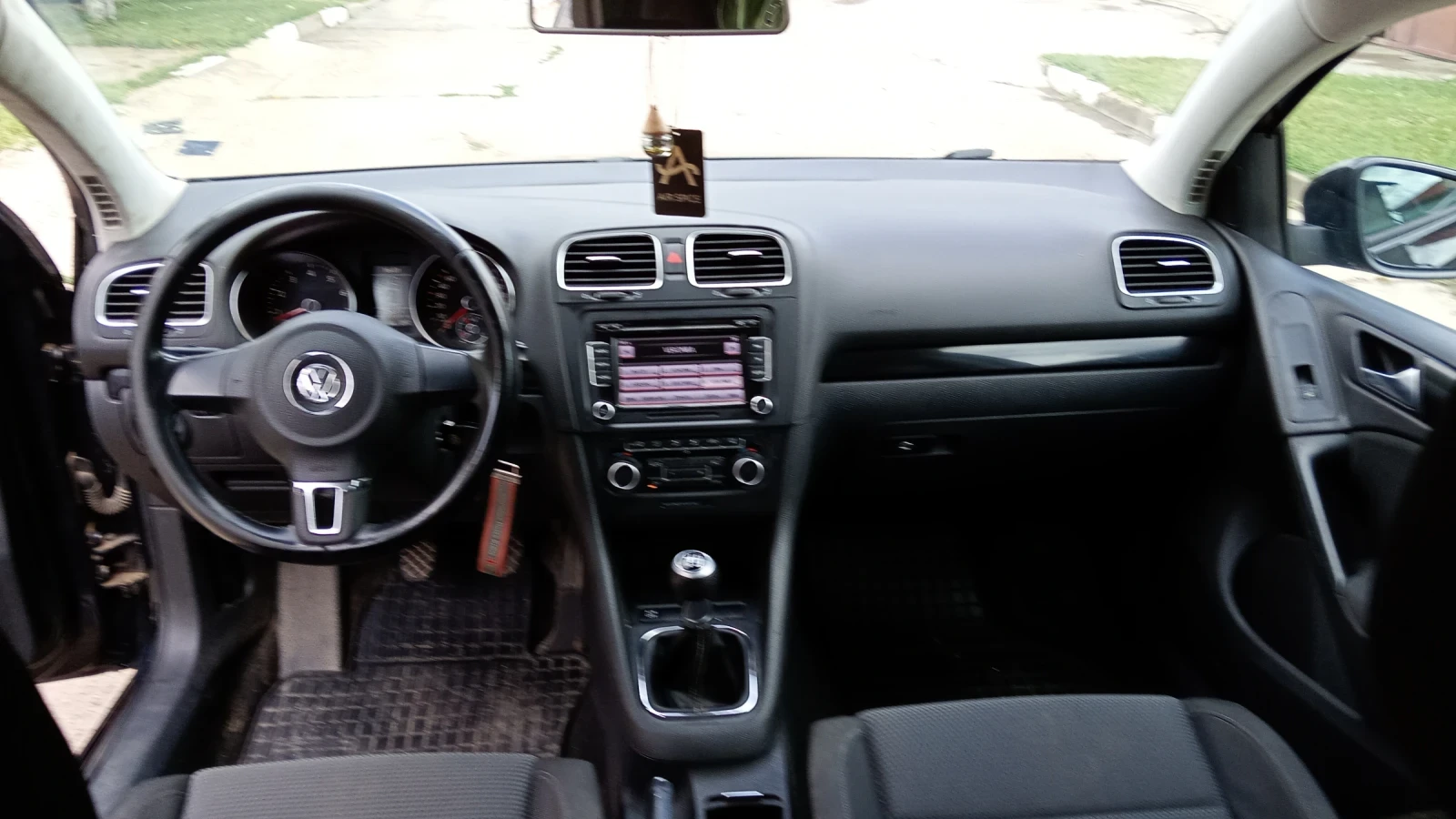 VW Golf 6 Бензин Евро 5А Ръчка , снимка 12 - Автомобили и джипове - 55155561
