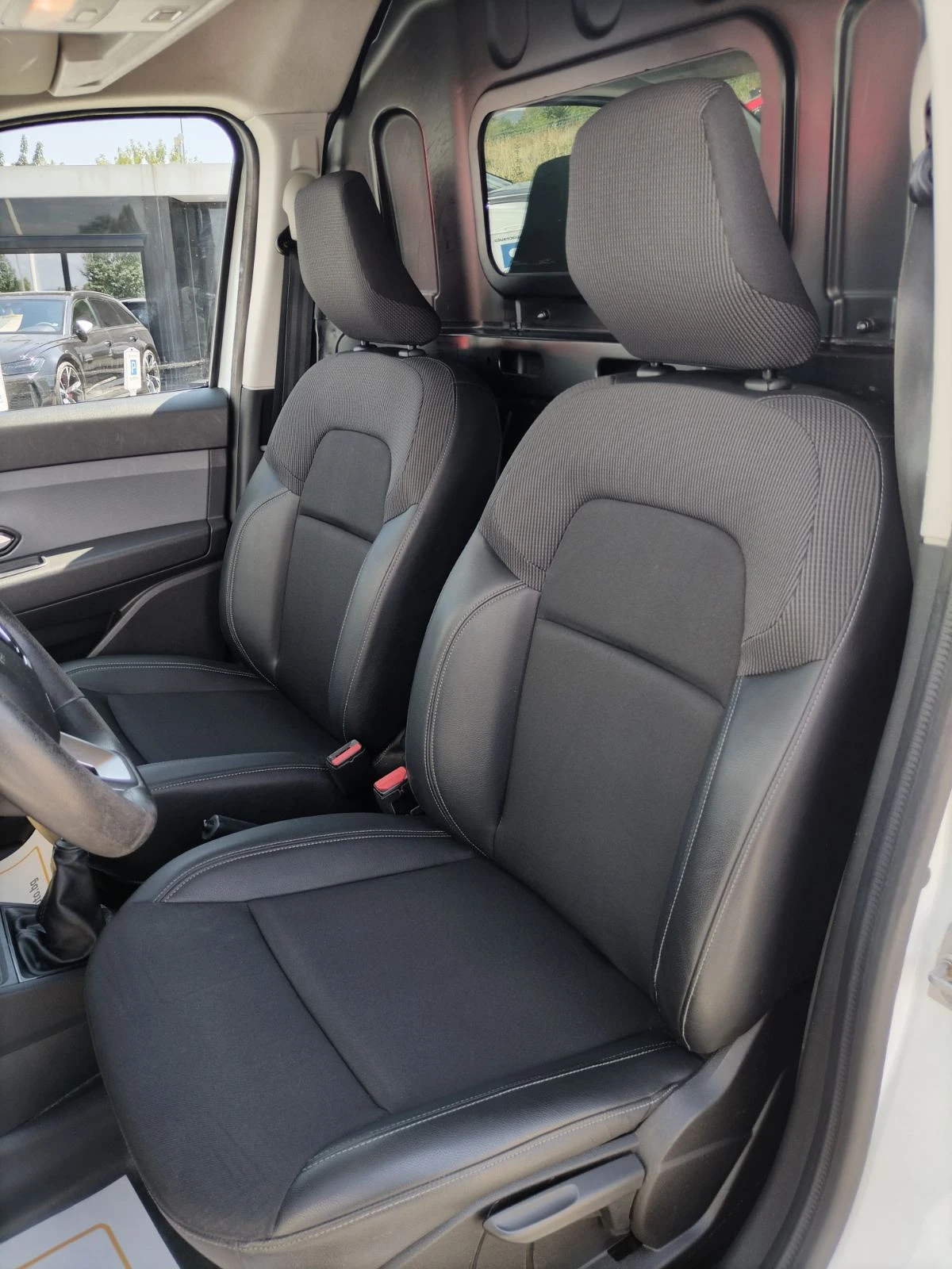 Renault Express 1.5 Blue dCi/75к.с., снимка 13 - Автомобили и джипове - 55446306