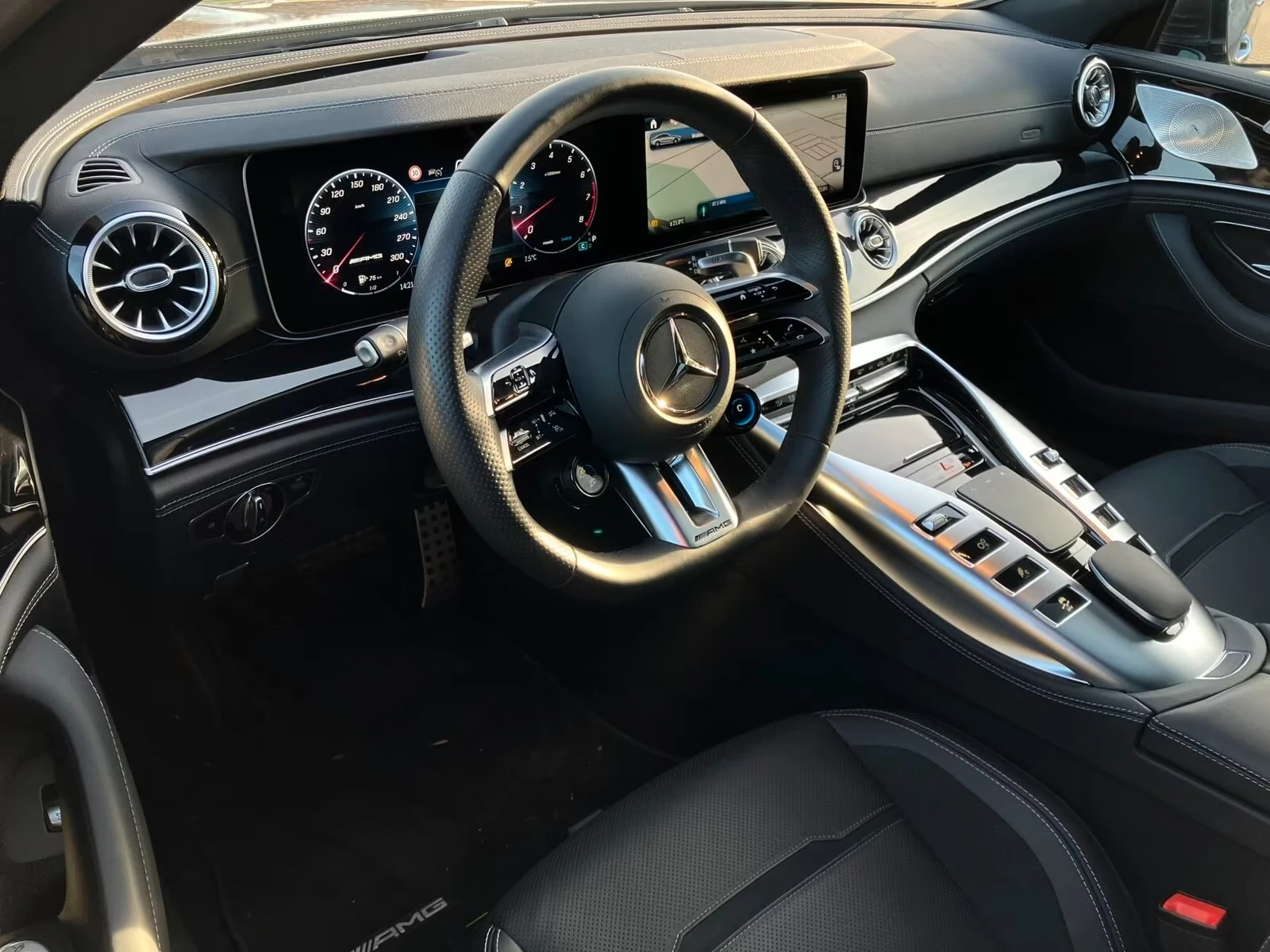 Mercedes-Benz AMG GT 53/4M+ /AERO/435HP/MULTI/BURM/360/323h, снимка 5 - Автомобили и джипове - 55666434