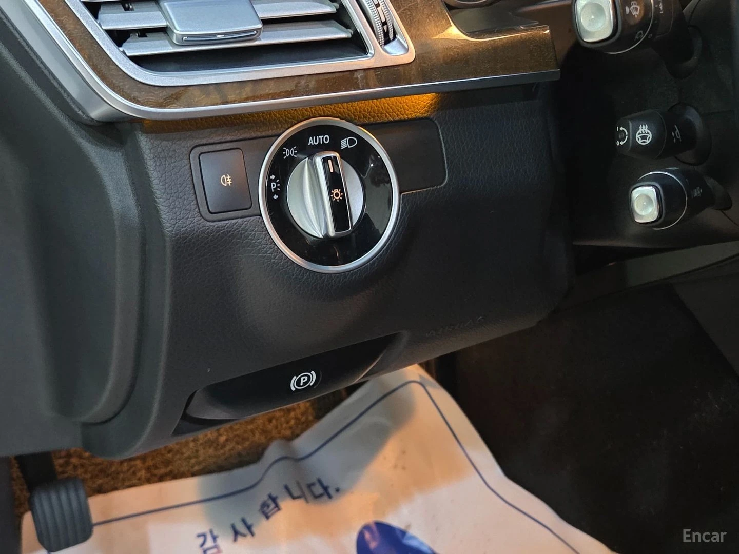Mercedes-Benz E 300 ELEGANCE* КОЖА* ПОДГРЕВ* ПАНОРАМА* НАВИ* АВТОКРЕДИ, снимка 14 - Автомобили и джипове - 55667057