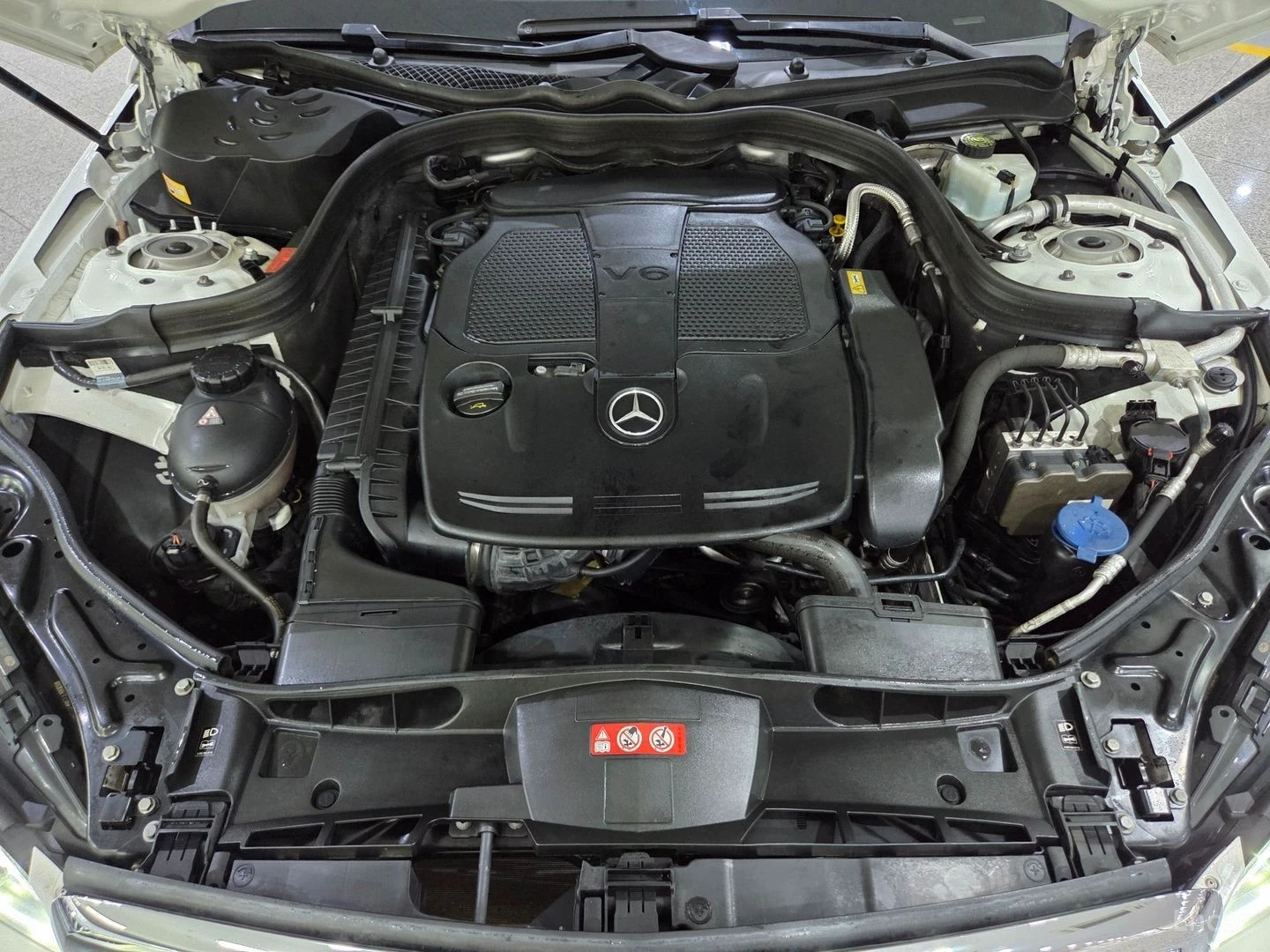 Mercedes-Benz E 300 ELEGANCE* КОЖА* ПОДГРЕВ* ПАНОРАМА* НАВИ* АВТОКРЕДИ, снимка 17 - Автомобили и джипове - 55667057